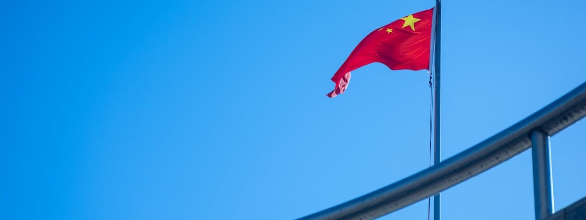Китай ввел новые санкции на поставку техники и химии в Россию