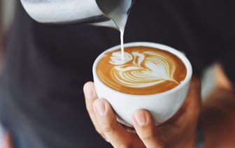 «С мягкой текстурой пюре на сливках» — В Минске начали делать «картофельный раф». Сколько стоит?