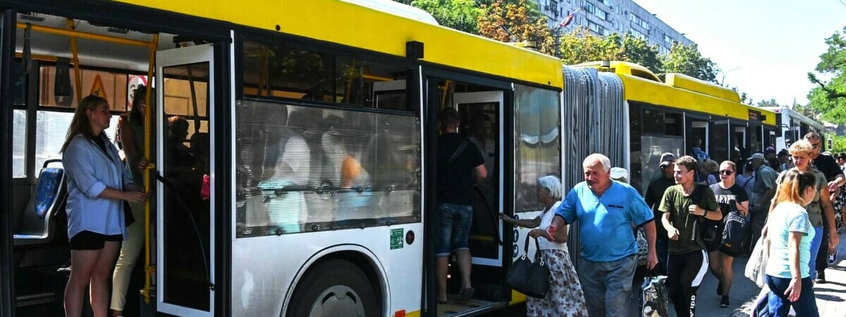 Мингорсовет решил оплатить белорусам проездные на общественный транспорт. Но не всем