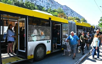 Мингорсовет решил оплатить белорусам проездные на общественный транспорт. Но не всем