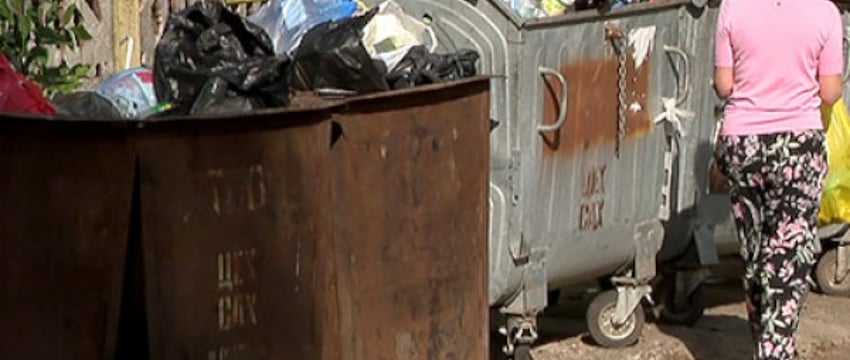 В Столине жители микрорайонов выстраиваются в очереди, чтобы выбросить мусор