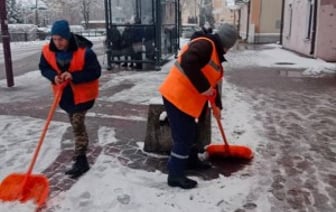 В Бресте идет уборка снега