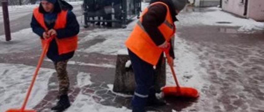 В Бресте идет уборка снега