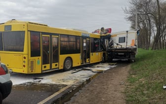Двоих прооперировали. В ДТП с автобусом под Минском пострадали 43 человека — Официально