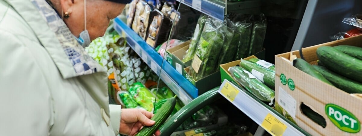 «Завтра будут стоить 12 руб» — Продавцы предупредили о скором подорожании огурцов в Беларуси