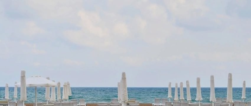 На пляже в Анталье нашли 6 трупов, в том числе ребенка