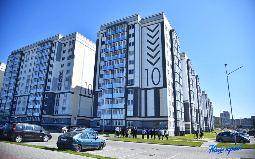 Памятная доска в честь погибших летчиков появилась в Барановичах