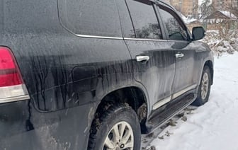 Житель Пинска ключом провёл по всей правой стороне автомобиля Toyota Land Cruiser
