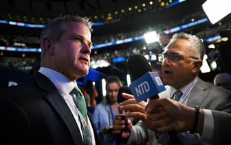 Республиканский экс-конгрессмен призвал республиканцев поломать шаблон и голосовать за Харрис. Как объяснил?