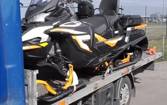 Четыре слишком дешевых снегохода везли в Беларусь через «Козловичи»
