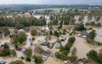 В Чехии вода прорвала дамбу. Под угрозой затопления оказался город Острава — Видео