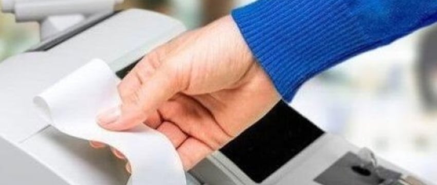 Продавец проигрывала похищенные из кассы деньги в онлайн-казино — более 36 000 рублей ущерба