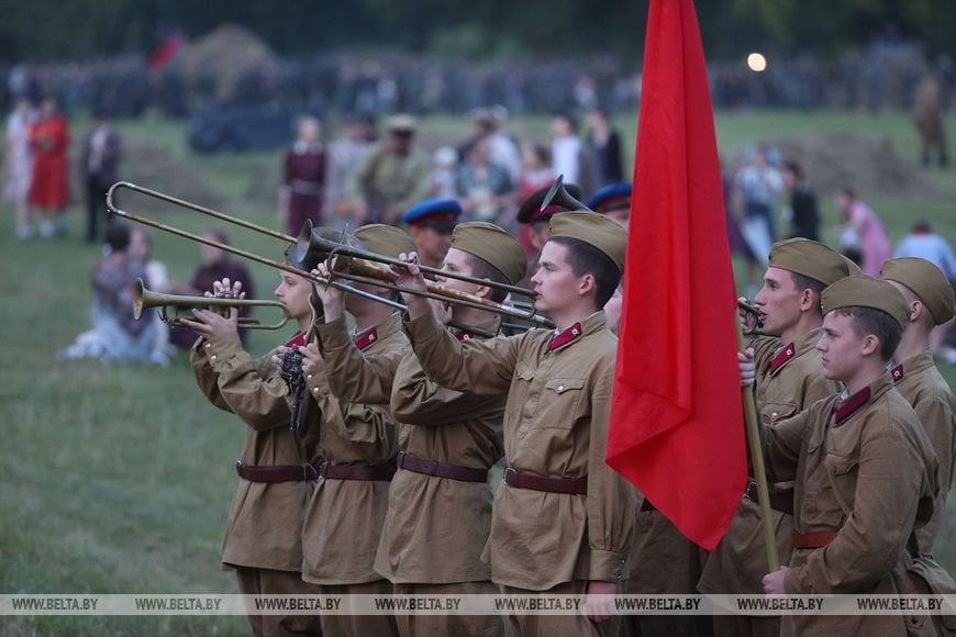 В ночь на 22 июня реконструкторы воссоздали эпизоды обороны Брестской крепости
