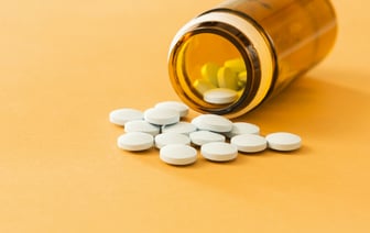 На границе у женщины нашли таблетки — оказалось, в них содержится опасное вещество