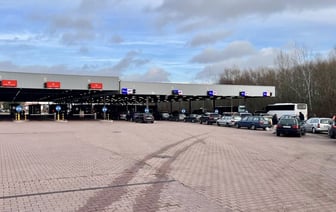 «Сейчас прайс за место — $500». Что происходит на границе накануне новогодних праздников