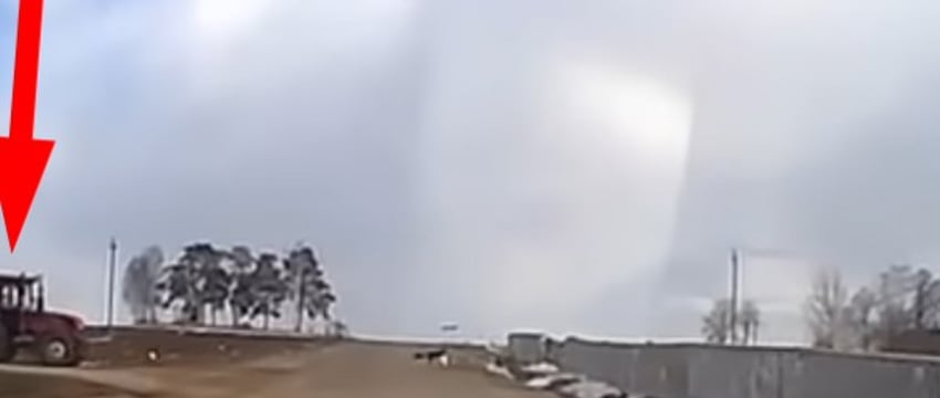 Вот почему на дороге стоит остерегаться тракторов. Белорус показал видео