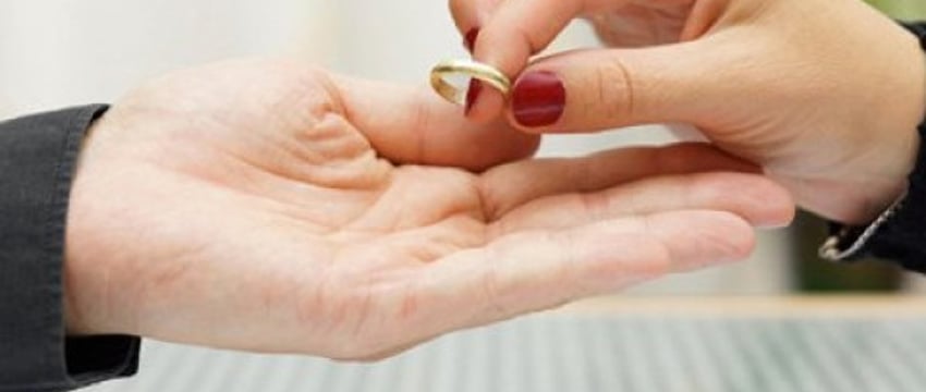 Сколько белорусов заключили брак после 65 лет, рассказали в Белстате