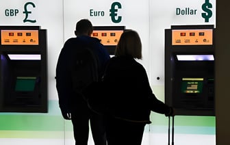 Курс доллара в Беларуси впервые с начала года поднялся выше 3,2 рубля