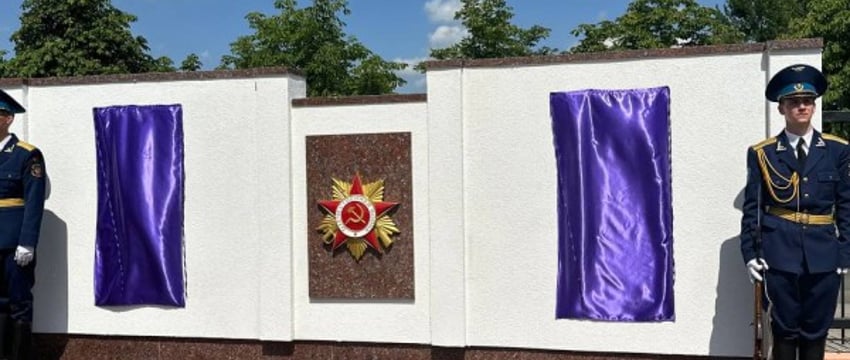 В Бресте состоялось открытие двух информационных досок на Аллее Памяти на Гарнизонном кладбище