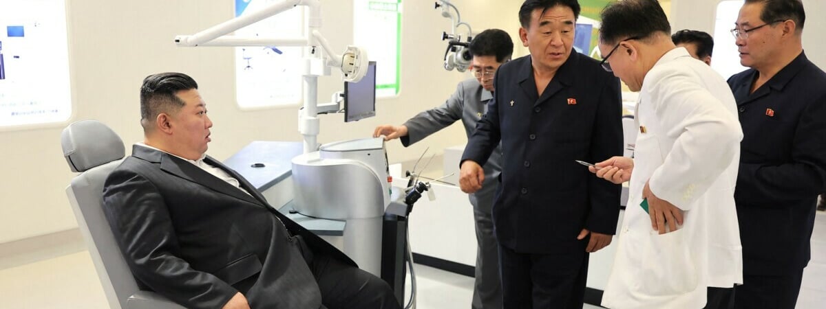 В Северной Корее начали задерживать студентов в штанах, как у Ким Чен Ына