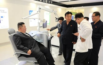 В Северной Корее начали задерживать студентов в штанах, как у Ким Чен Ына