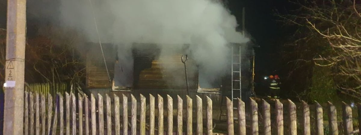 В Мостовском районе горел дом — что стало причиной пожара