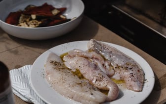 Для чего белый колпачок на бутылке с маслом? Узнав это, вы перестанете его выбрасывать — Полезно