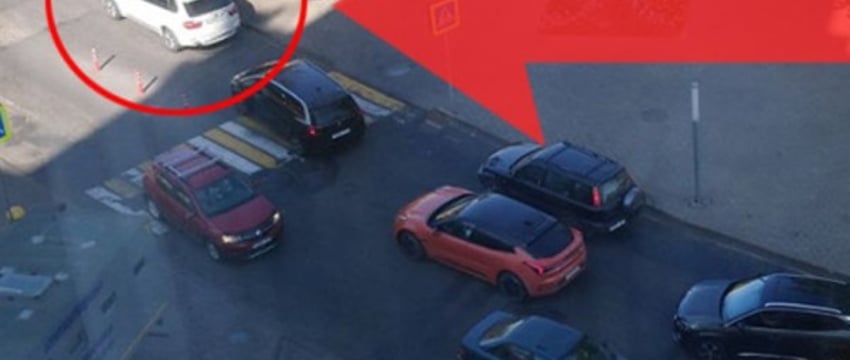 Один неудачно припаркованный автомобиль может создать проблемы многим. Вот доказательство