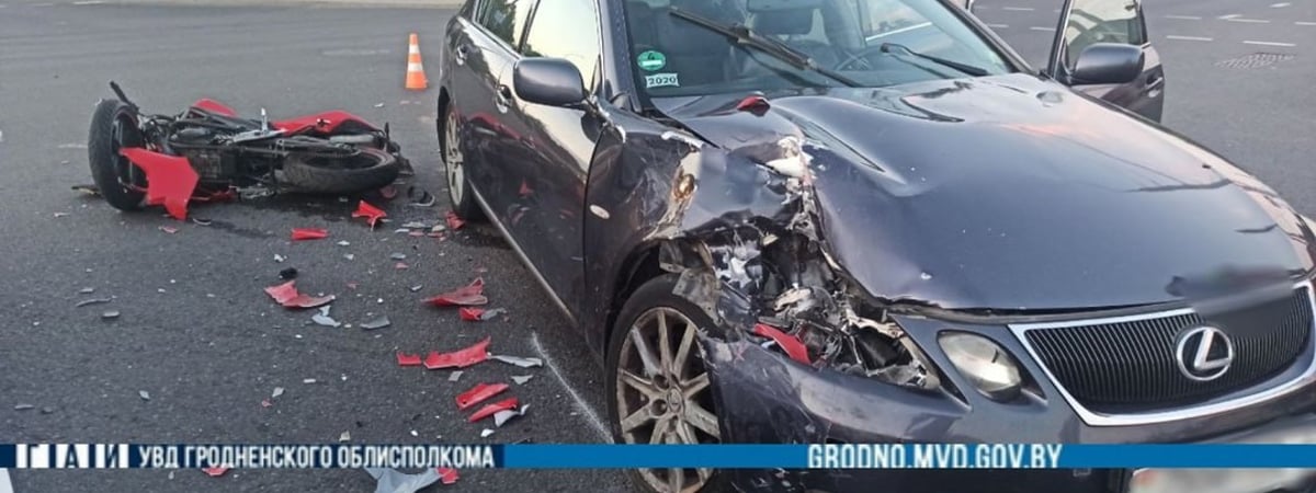 Серьезная авария в центре Гродно — разбился мотоциклист