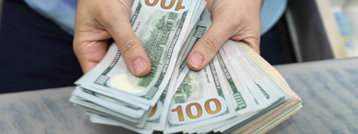 Доллар снова подешевел в Беларуси, а вместе с ним и евро. Как и что с российским рублем?