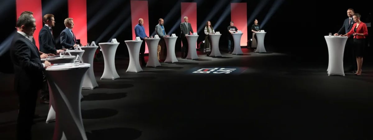 "Колоссальная явка, которая уже превышает количество населения Беларуси более чем в два раза". Начались выборы в КР