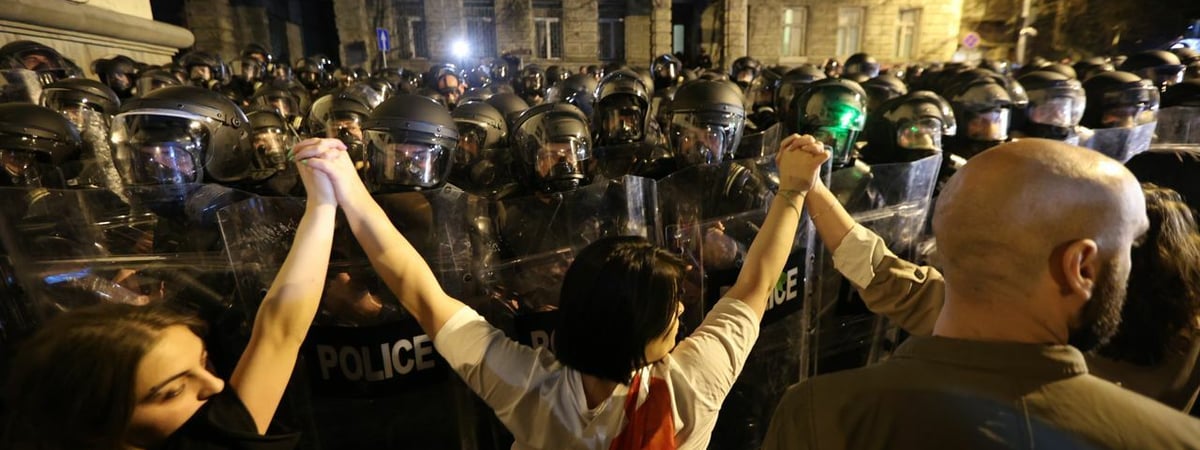 «Прямая провокация» — Президент Грузии обратилась к ЕС после разгона протестов из-за «русского закона» — Видео