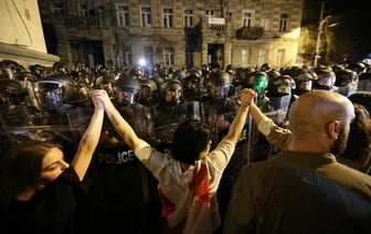 «Прямая провокация» — Президент Грузии обратилась к ЕС после разгона протестов из-за «русского закона» — Видео