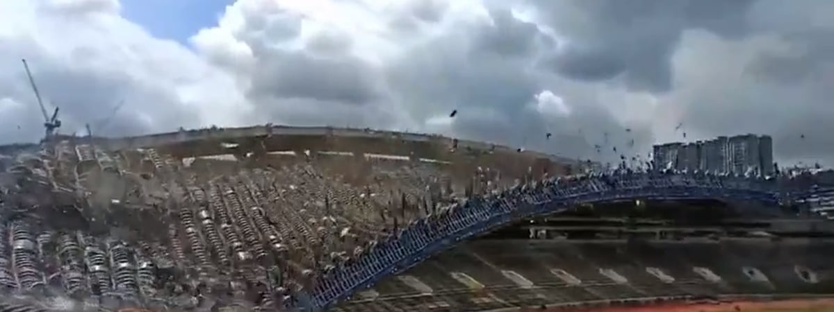 Появилось видео, как в Малайзии за считанный секунды снесли стадион на 80 тыс. человек — Видео