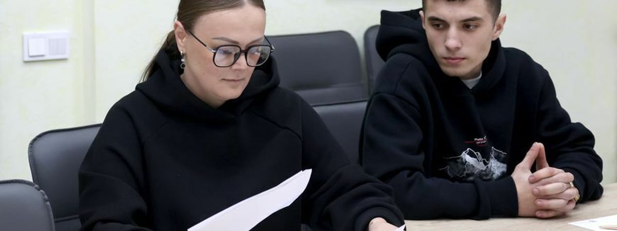Могилевская предпринимательница Ковалева принесла документы в ЦИК для участия в выборах президента — Видео