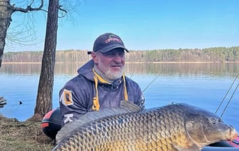 Белорус поймал на спиннинг огромного сазана. Вот сколько весит