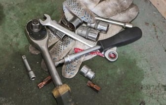 Гаражник нелегально заработал более $46 000. Мужчиной заинтересовалась налоговая