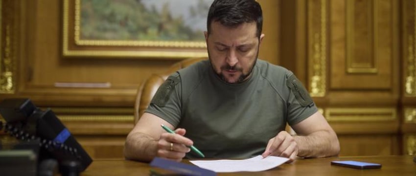 Зеленский подписал закон об ужесточении мобилизации в Украине