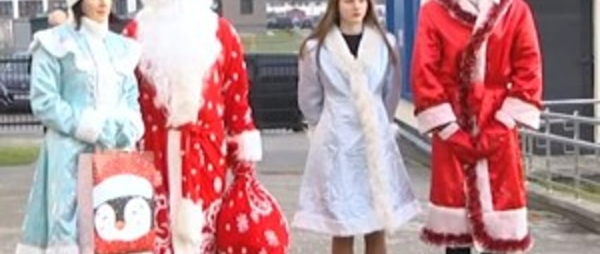 Новый год в больнице. К детям в Бресте пришел Дед Мороз со Снегурочкой