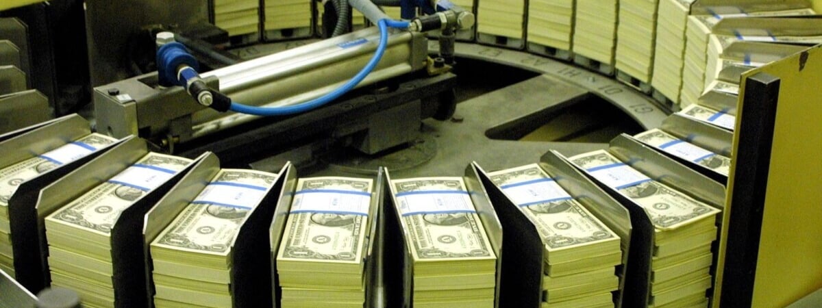 Евро в Беларуси упал на 4 копейки, а доллар обвалился до минимума почти за 7 месяцев. Что с рублём РФ?