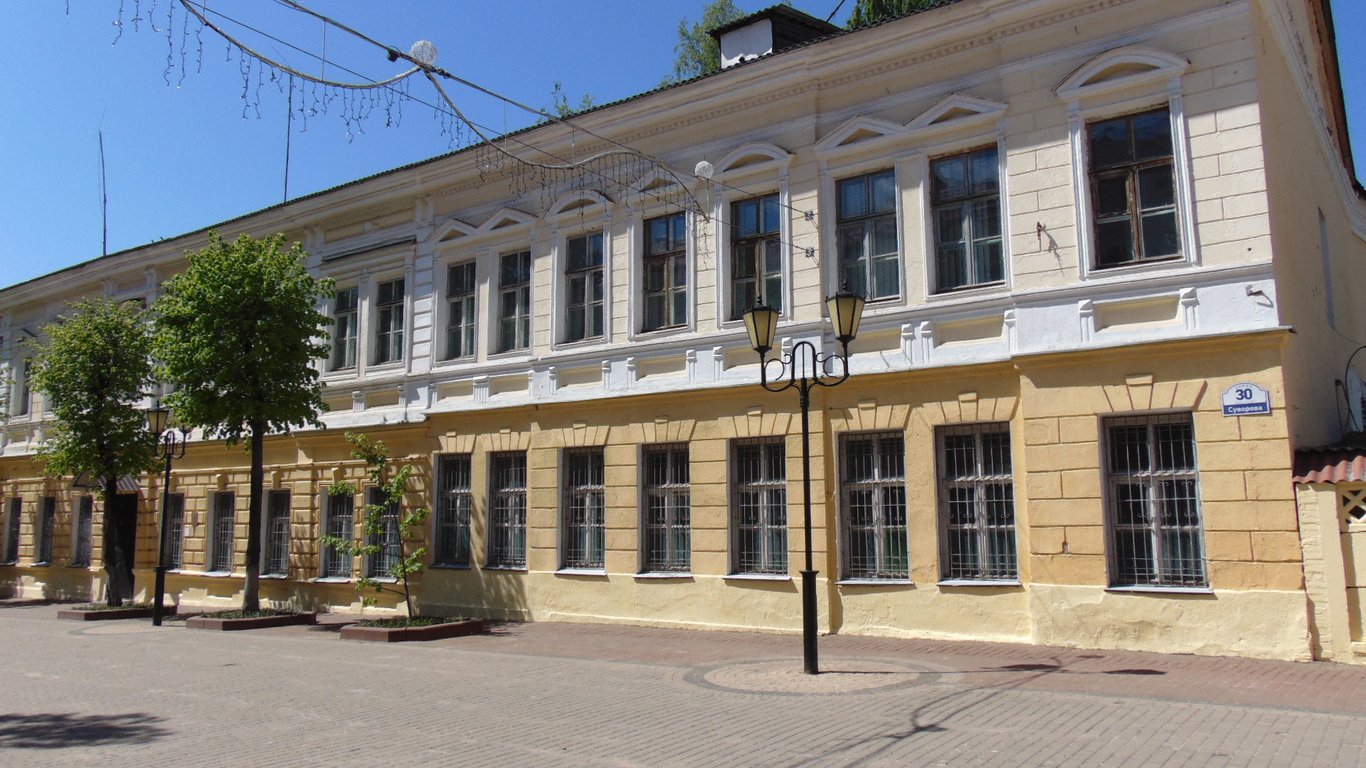 Бвшее здание Октябрьского РОВД на улице Суворова в Витебске