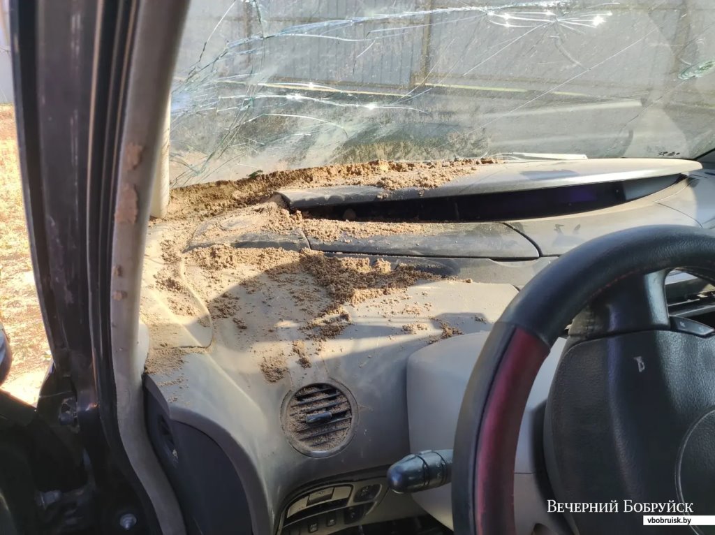 Белорус, чья машина ушла под землю, рассказал, возместят ли ущерб