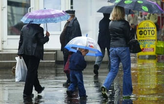 «Осень началась…» — Синоптики предупредили белорусов о «длинном холодном фронте». А где сохранится +25°С?