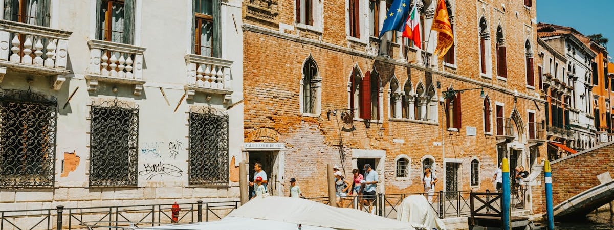 «Единственный в стране» — Белорусам предложили купить плавучий отель. Сколько просят? — Фото