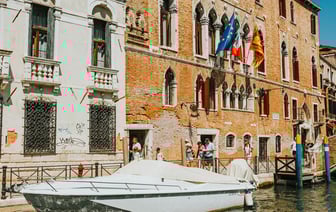 «Единственный в стране» — Белорусам предложили купить плавучий отель. Сколько просят? — Фото