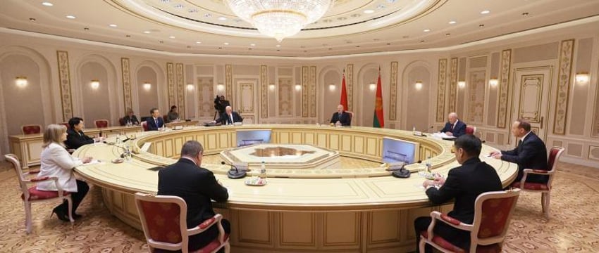 Лукашенко назвал выборы полем боя