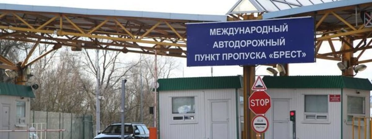 «Если поедете без телефона или откажетесь давать, то сразу разворот». Как на границе Беларуси проводят допросы