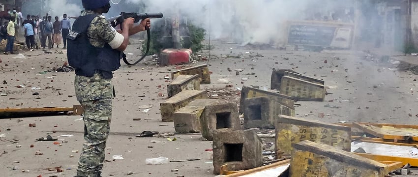 Почти 100 человек погибли в ожесточенных столкновениях в Бангладеше, введен комендантский час: 10 фактов