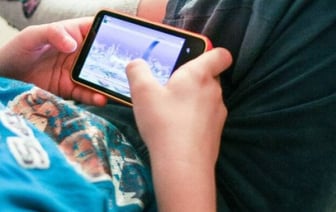 Потратил более 23 тысяч рублей.  В Беларуси школьник расплачивался чужой банковской картой