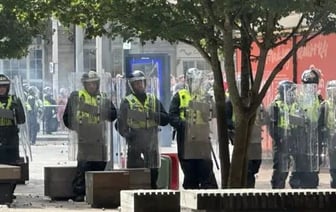 Экстренное заседание после беспорядков созывают в Великобритании
